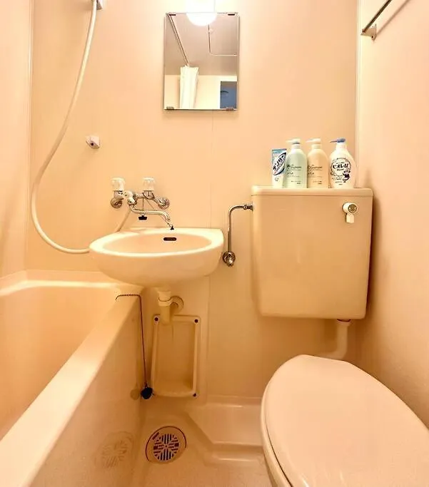 305号室花園町と萩之茶屋駅各2分和室ミニキッチンと専用バスルーム付きアクセス抜群 Apartment Osaka